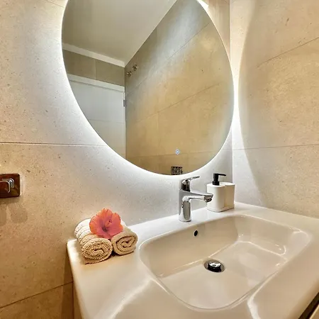 Sunshine With Sea Viev אדחה